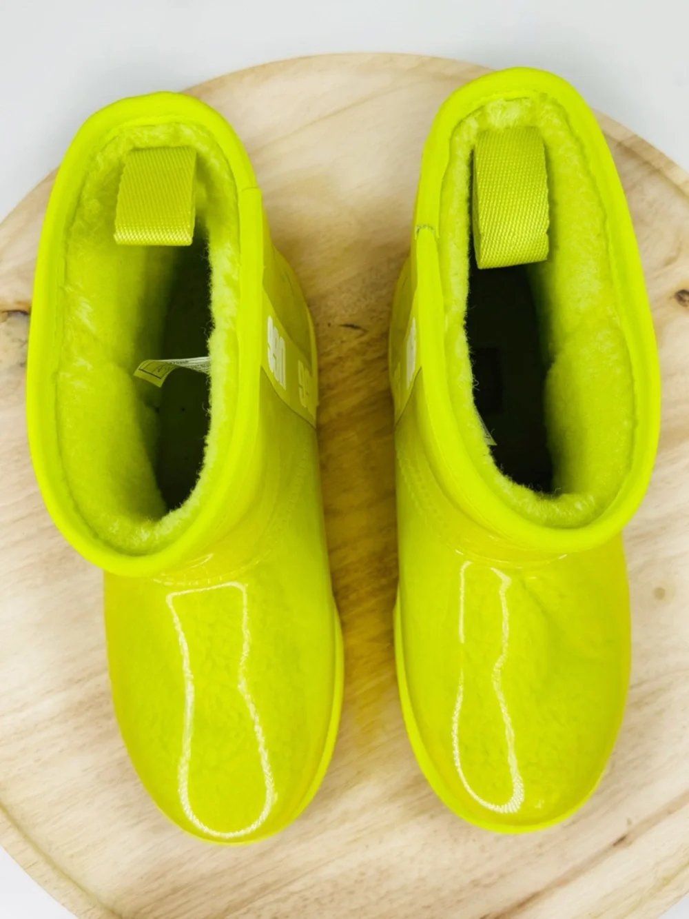 UGG Kids Classic Clear Mini II Boots Sherpa Lined Sulfur Green‎ Size 5 Big Kid